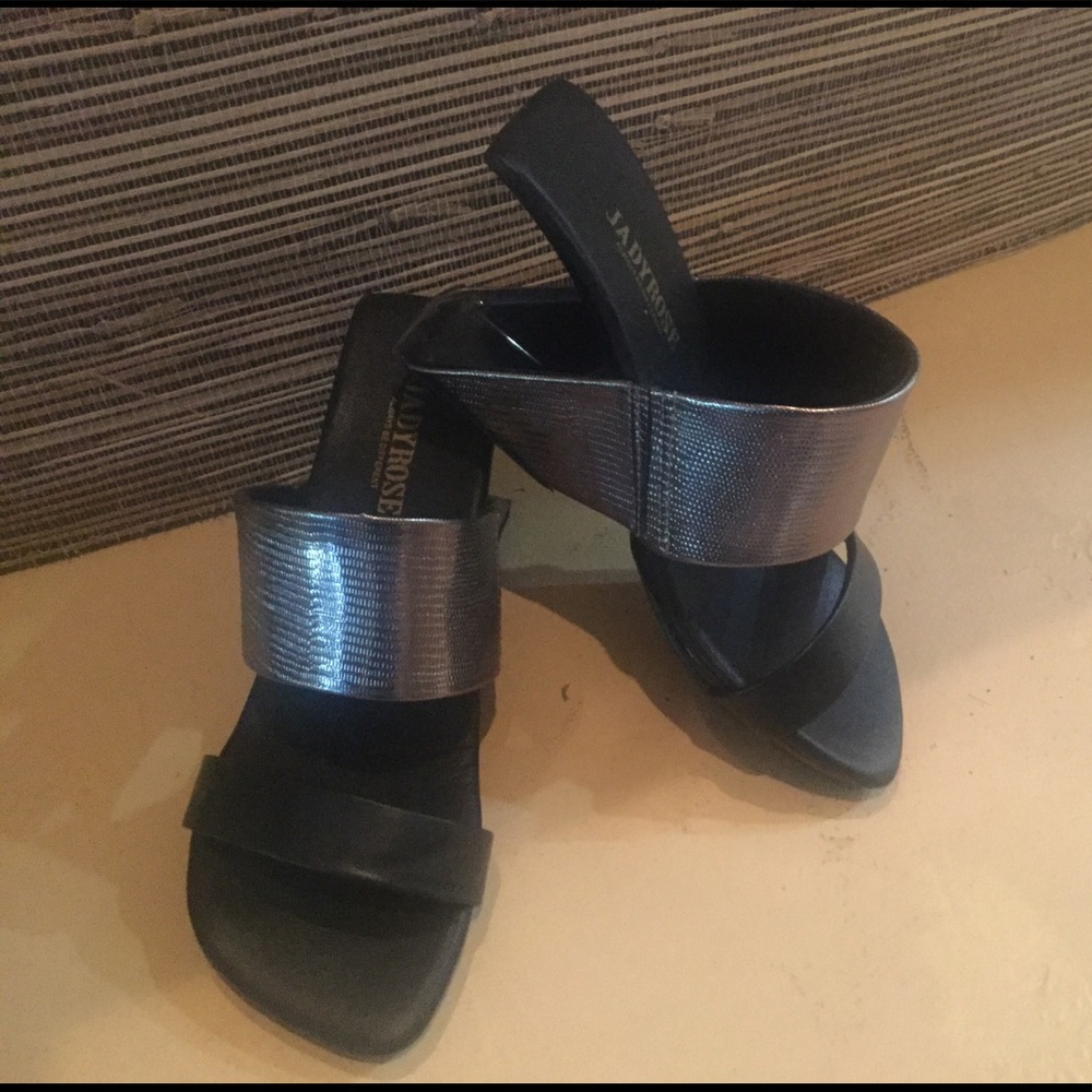 Never Worn Jade Rose Super Cool Sandals. 8